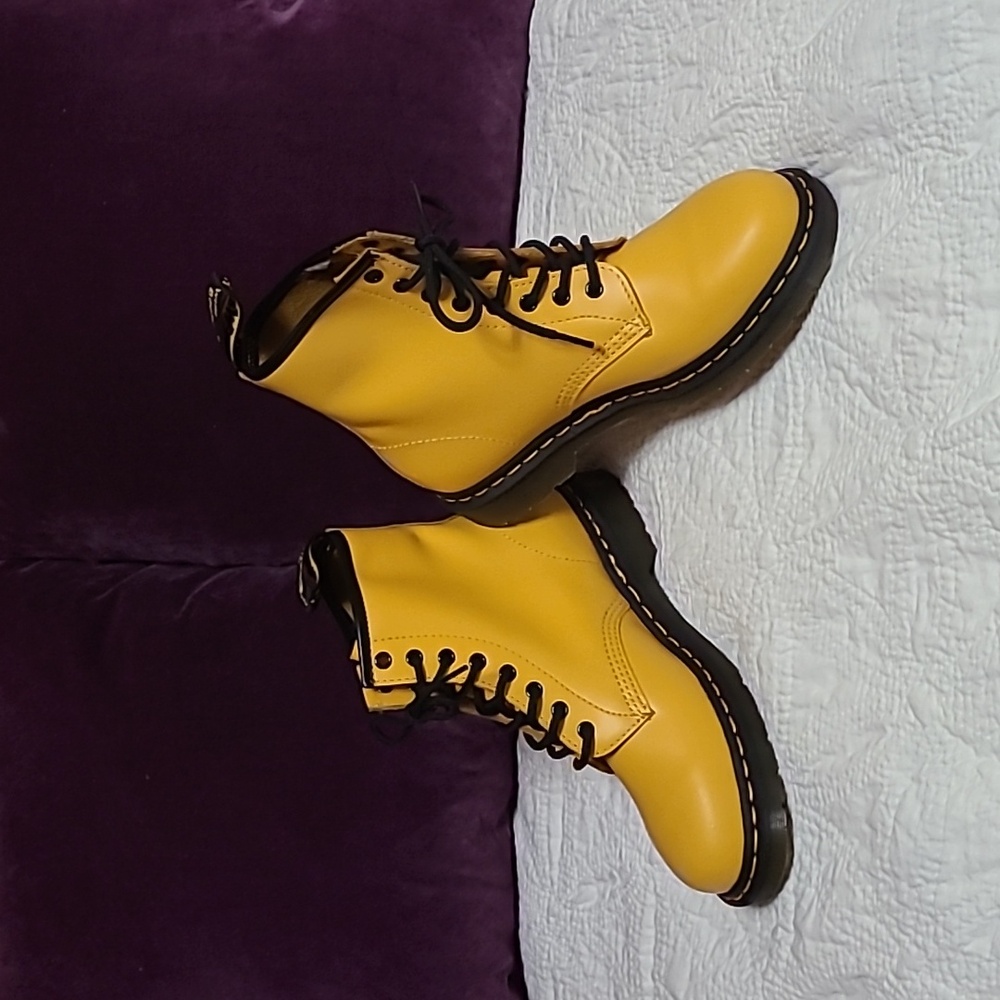 💛 YELLOW  DR. MARTENS 💛